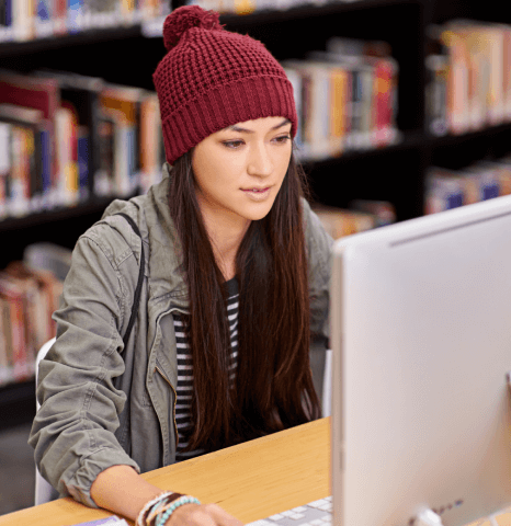 Student using research papers through Dutch Translation Services with formatting accuracy and high quality.