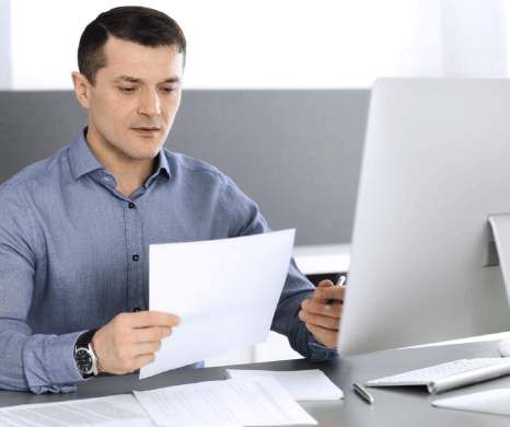 A certified linguist compares a course guide translation to the source PDF, checking grading criteria and credit hours.