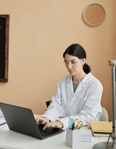 Translator working on clinical trial protocols through specialized device translation services. Translator working on clinical trial protocols through specialized device translation services.