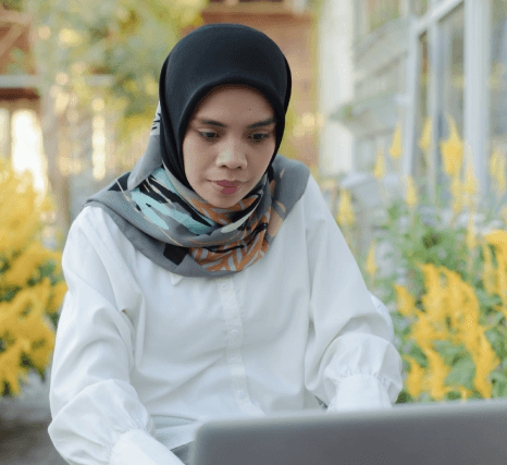 Customer benefiting from culturally sensitive Arabic Translation Services that preserve the essence of the original message.