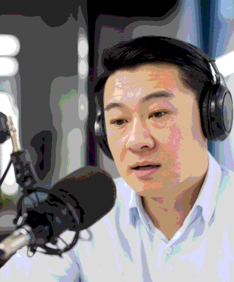 An editor syncs narration to a training video as Vietnamese Voice Over Services support diverse project modules clearly.