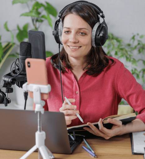 A transcriptionist working on Dutch media transcription for video and audio content, ensuring accuracy. A transcriptionist working on Dutch media transcription for video and audio content, ensuring accuracy.