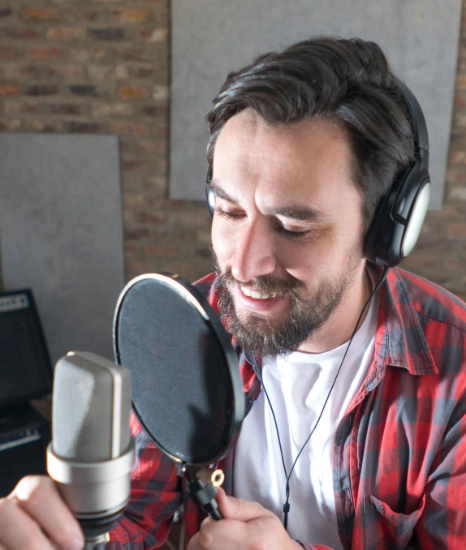 An audio editor cleans a YouTube narration track, applying Italian Voice Over Services for video campaigns and ads.