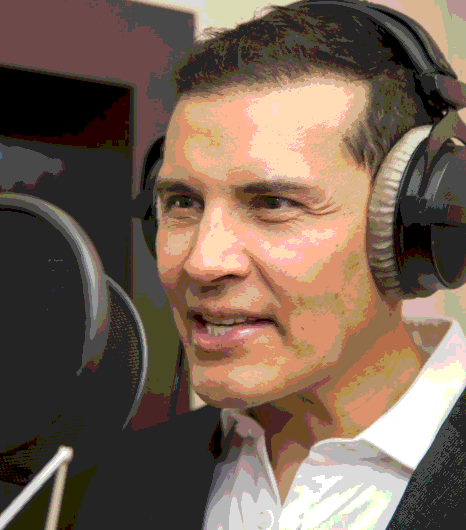 A course designer reviews an e-learning lesson as Spanish Voice Over Services audio is timed to on-screen quizzes.