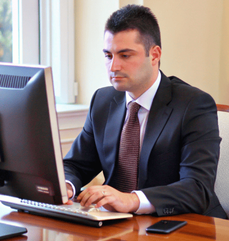 Expert translator providing eLearning content for diverse industries, ensuring accurate translations for technical subjects.