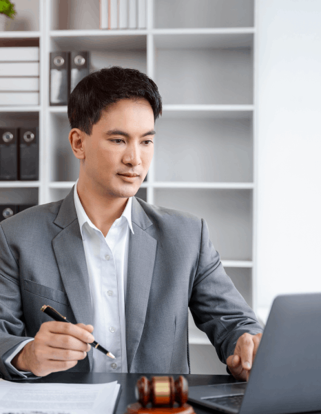 Lawyer using Italian translations for contracts, court documents and affidavits, ensuring legal accuracy.