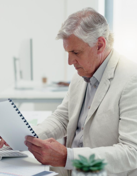A specialist formats FDA, EMA, and PMDA modules using clinical trials translation services in New York for filing.