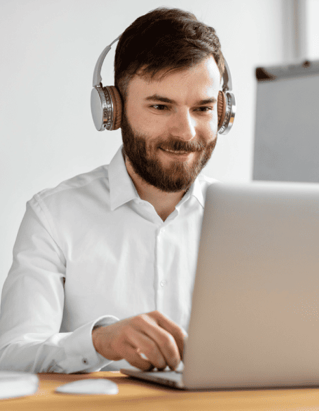 Customer using secure Dutch transcription services with advanced features for privacy, accuracy and detailed transcription.