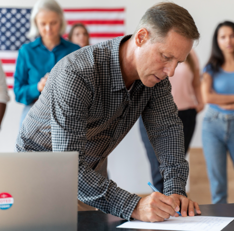 An intake specialist notes regional dialect terms as Dari Translation Services tailor a USCIS statement for clear meaning.