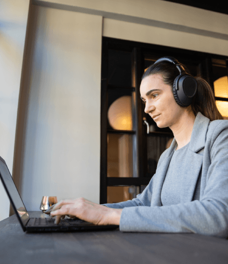 A transcriptionist applies custom formatting in government transcription services, adding timestamps and speaker IDs.