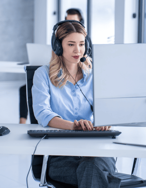 Customer reviewing Dutch transcription services that provide clear and accurate results for business meetings and interviews.