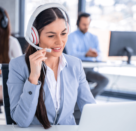 Transcriber providing multiple speakers for Hindi transcription, keeping audio clear and ready for legal or meeting use.