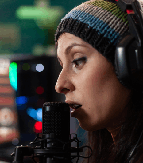 An L&D designer syncs Portuguese Voice Over Services to an eLearning timeline, matching workflow steps and on-screen cues.