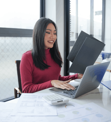 Client utilizing Italian document translation in New York for USCIS submissions, ensuring accuracy in immigration paperwork.