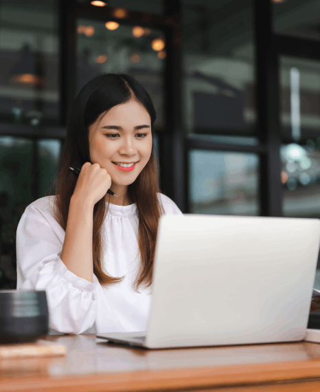 Client utilizing Lease translation services for USCIS immigration applications, ensuring legal accuracy.​