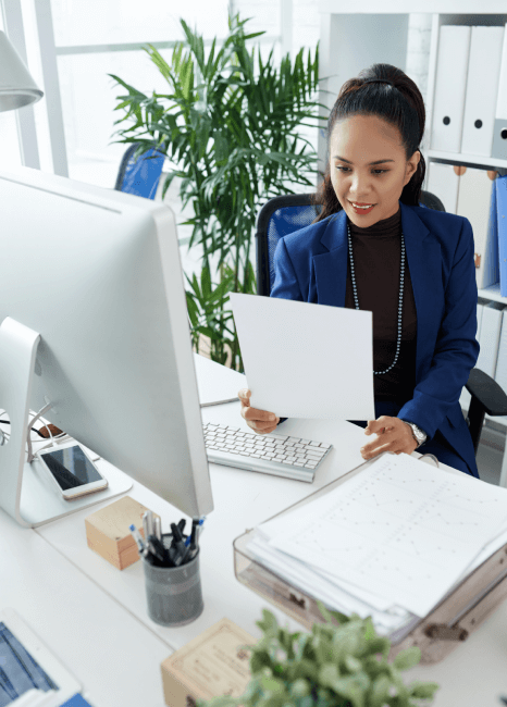 Expert providing certified Proposal translation to ensure compliance with regulatory requirements in international contracts.