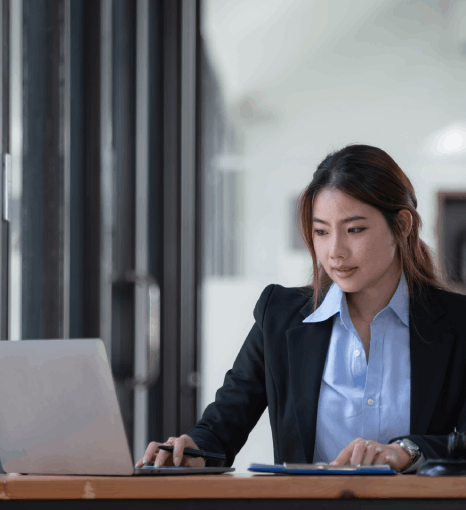 Lawyer in Staten Island using certified legal translation services to process contracts and court documents accurately.