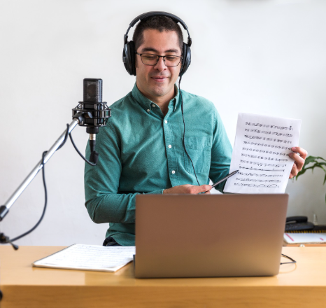 A course designer uploads Urdu Voice Over Services into an e-learning LMS, testing playback across desktop and mobile.