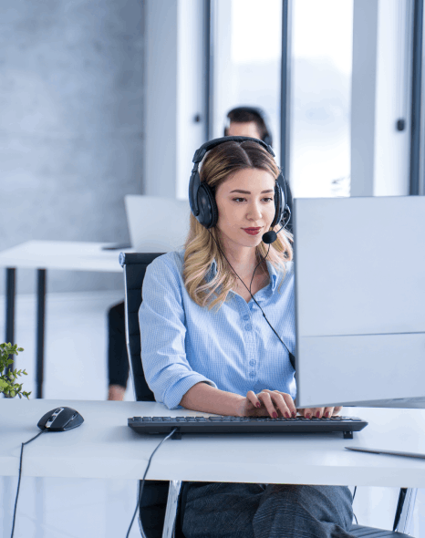 A professional providing accurate Malay voiceover services to improve audience engagement and broaden their market reach.