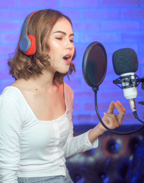 An engineer exports MP3 files for a website launch, keeping Polish Voice Over Services consistent across digital media.