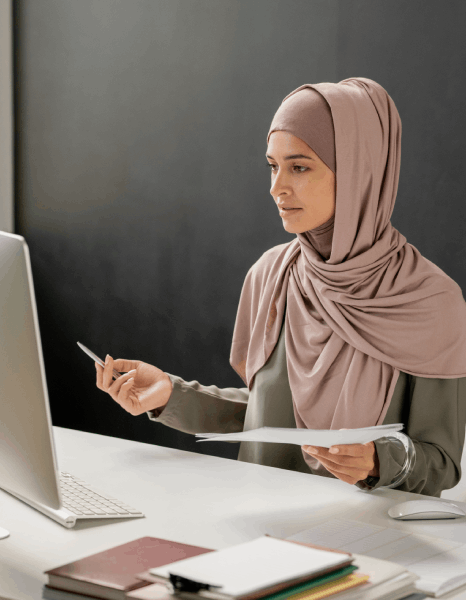 Client utilizing Arabic translation services in New York to translate business or legal documents accurately.