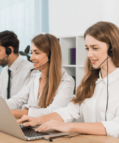 A team adjusts line breaks and reading speed for readability optimization during the quality process in russian.