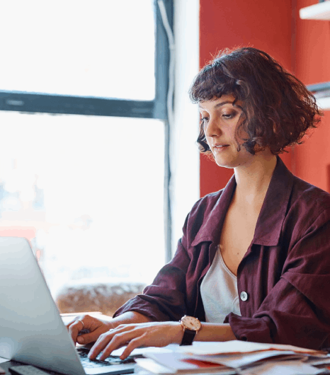 A web editor reviews a Hungarian homepage draft, using Hungarian translation services to match regional tone and dates.