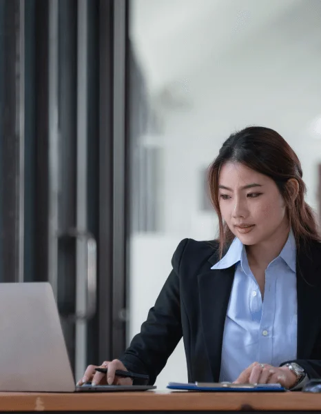 Lawyer in NYC using rush legal translation services to meet a court filing deadline with timely and precise translations.