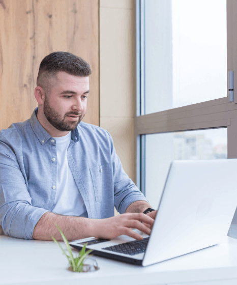 A client chats with support at night to confirm same-day lease agreement translation and rush delivery options for filing.