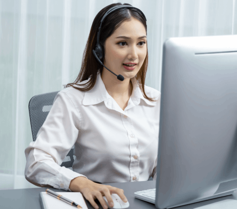 A subtitler exports SRT subtitles for chinese subtitling services and tests playback on desktop and mobile screens.