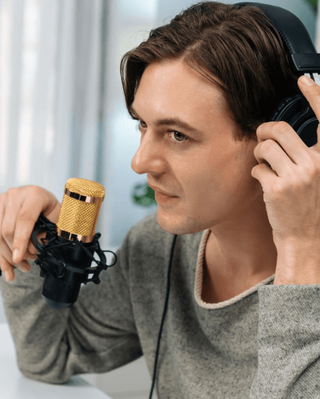 A developer tests an app demo while Polish Voice Over Services play, ensuring industry tech terms sound natural in Polish.