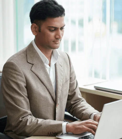 Translator providing trusted Real Estate translation services used by global professionals for smooth international deals.