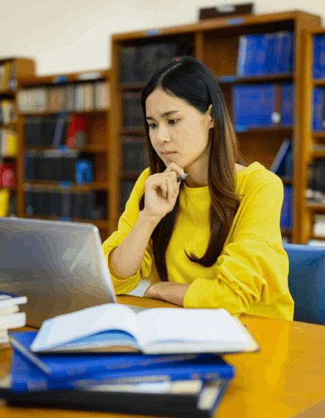 Student benefiting from Course Guide translation services for global academic program access with accuracy.