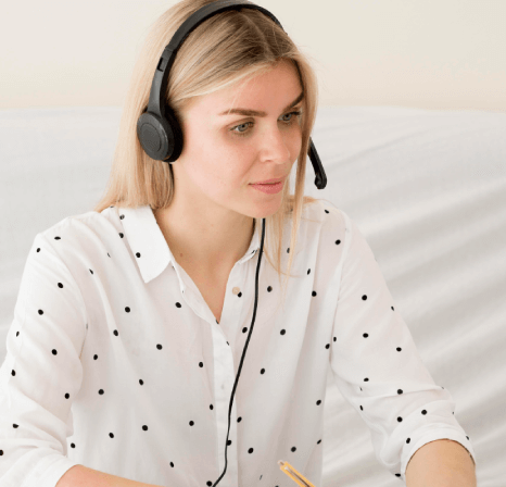 A customer from the education sector benefiting from open captioning services to make lectures more inclusive.