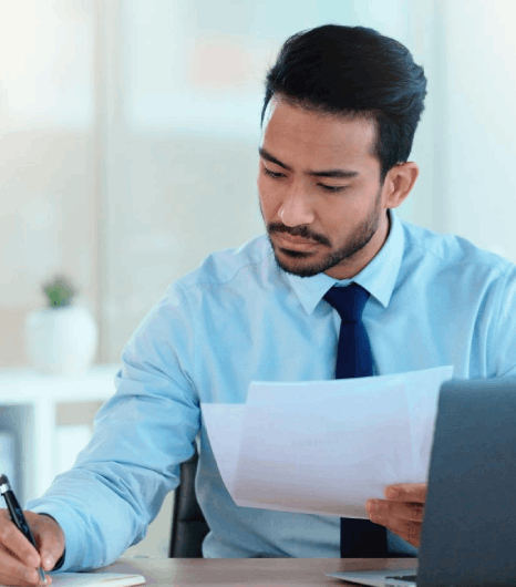 A translator uses tracked changes in Word to finalize a rush file, using Malay translation services for urgent turnaround.