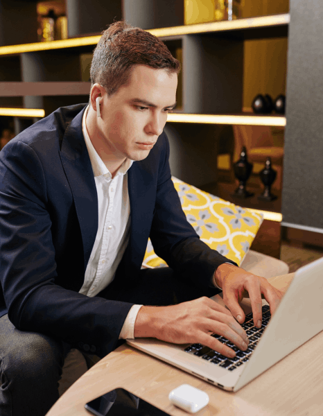 Translator working on real estate contracts & agreements in New York, ensuring accuracy and clarity for all parties involved.