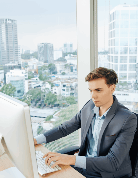 A translator following a clear and efficient Yiddish translation process in New York, ensuring high quality results.