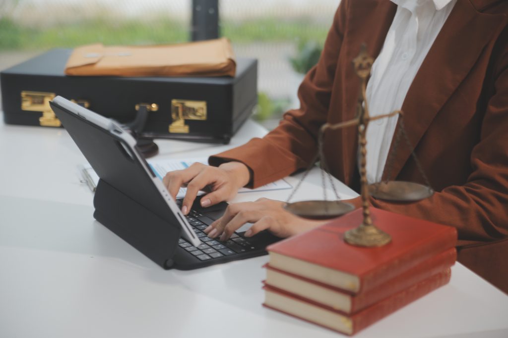 <span class="wtr-time-wrap before-title"><span class="wtr-time-number">8</span> min read</span>The Importance of Accurate Typing for Court Transcripts and Legal Records