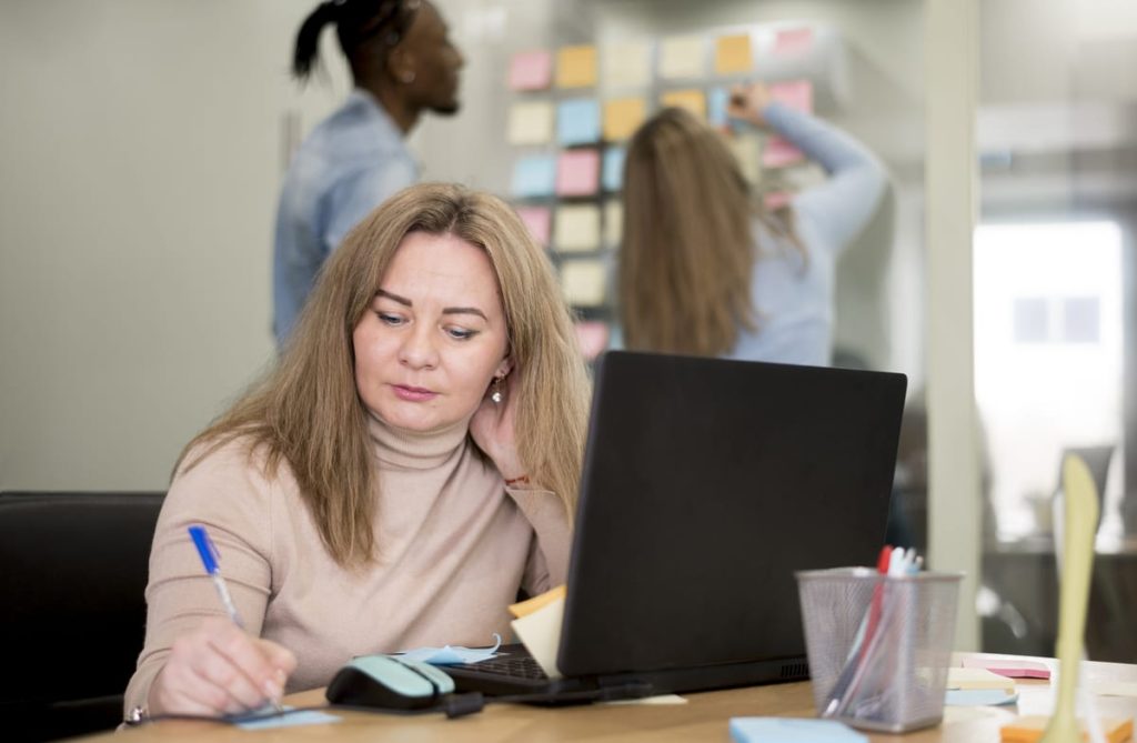 How Typing Services Help NYC Graduate Students Meet Submission Deadlines - How Typing Services Help featured image