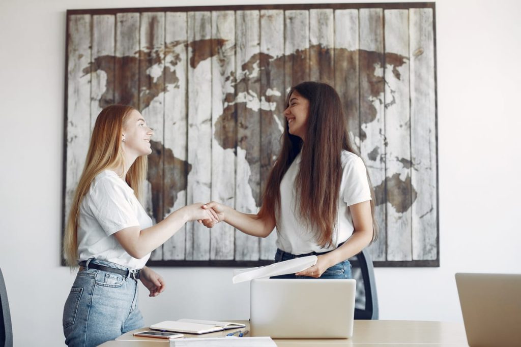 Women Doing Business Across Borders: How Translation Supports Multilingual Entrepreneurship - Women Doing Business Across featured image