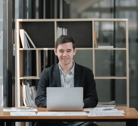 An expert providing New York translation for accurate translations of balance sheets, audit reports and investment proposals.