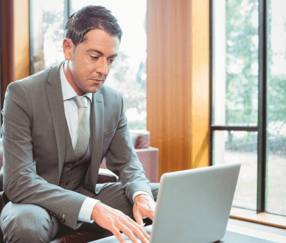 Expert translator providing high-quality police translations, ensuring accuracy for law enforcement.